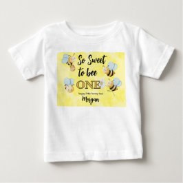 かわいい蜂のワンイエロー ブラック ファーストバースデーパーティー ベビーTシャツ