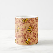 かわいい蜂の背景パターン コーヒーマグカップ (中央)
