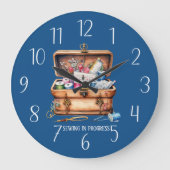 かわいい裁縫の進捗状況の追加文字 ラージ壁時計 (正面)
