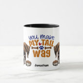 かわいい覗きボクサー犬しっぽを振る マグカップ (中央)