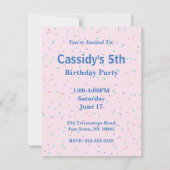 かわいい誕生日ガールピンクベビートリケラトプディノ 招待状 (裏面)