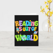 かわいい読書は宇宙の空間本を超えた カード (黄色い花)