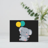 かわいい象が風船を持ち上げたり、座ったりしている ポストカード (スタンド正面)