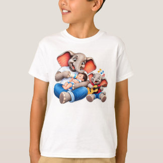 かわいい象の家族 赤ちゃんをあやしながらギターを演奏 Tシャツ