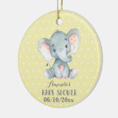 かわいい象の赤ちゃんがシャワー（黄色と灰色） セラミックオーナメント (左)