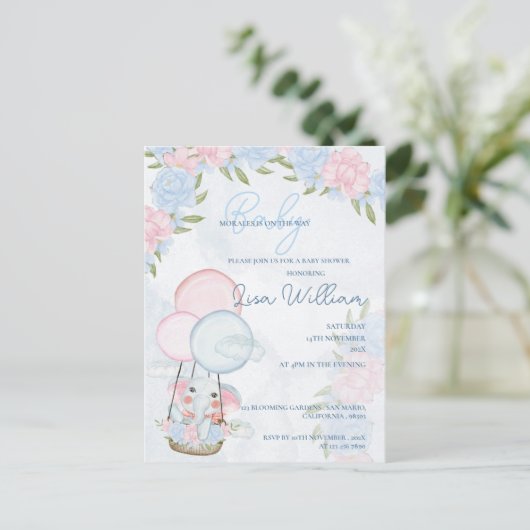 かわいい象の風船ピンクのフローラ赤ちゃんシャワー ポストカード (スタンド正面)