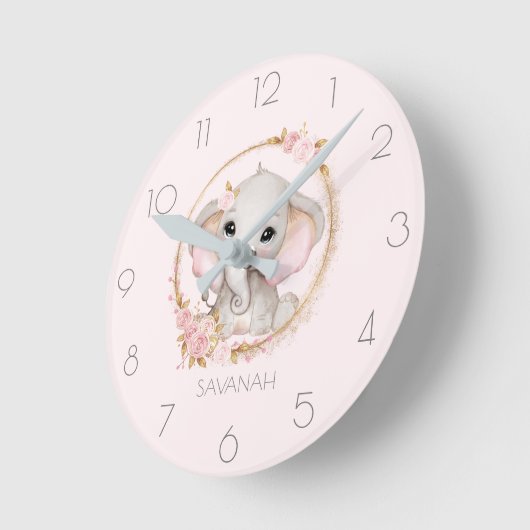 かわいい象ピンクのバラの女の子の名前 ラウンド壁時計 (傾斜)