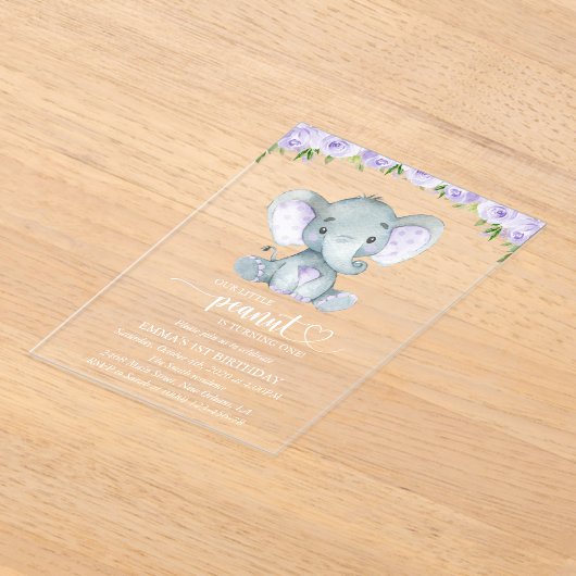 かわいい象、紫色の花、最初の誕生日 アクリル招待状 (レイダウン)