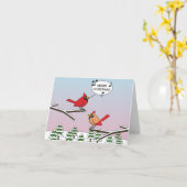 かわいい赤いカーディナルがクリスマスを歌う カード (黄色い花)
