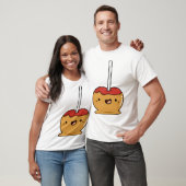 かわいい赤いキャラメルアップル Tシャツ (ユニセックス)