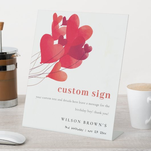 かわいい赤いハートバルーン誕生日カスタムパーティー 台座サイン (インサイチュ)