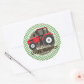 かわいい赤いファームトラクター;緑の格子付き赤ちゃんシャワー ラウンドシール (封筒)