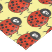 かわいい赤いラディバグ漫画イラストレーション テーブルクロス (アングル)