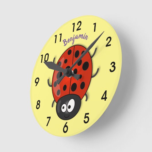 かわいい赤いラディバグ漫画イラストレーション ラウンド壁時計 (傾斜)