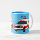 かわいい赤い救急車の漫画 ツートーンマグカップ (正面右)