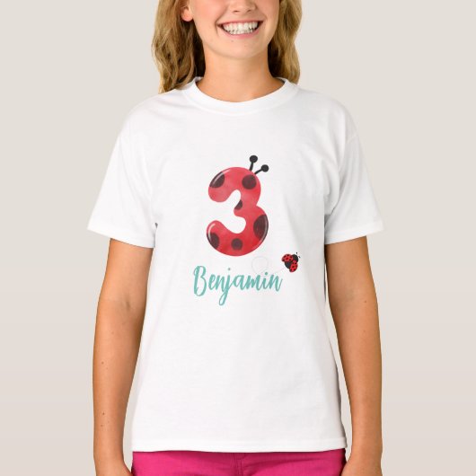かわいい赤い水玉模様ラディバグ3rd誕生日パーティー名 tシャツ (正面)