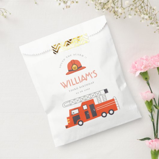 かわいい赤い消防車エンジンキッズ任意の年齢誕生日 フェイバーバッグ (封をした状態)
