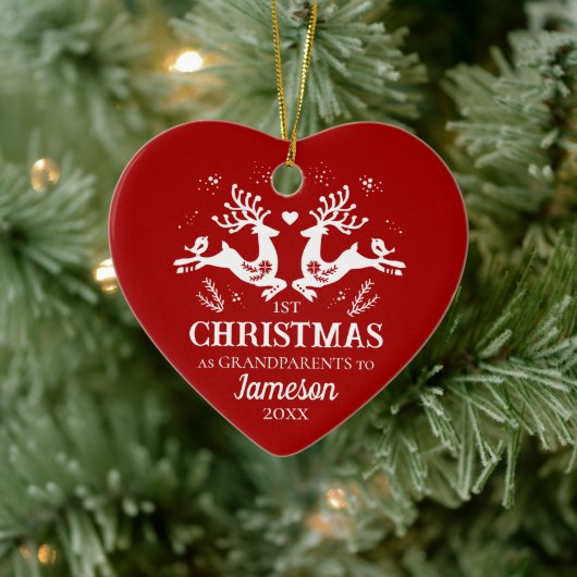 かわいい赤い白初めてのクリスマス祖父母の鹿 セラミックオーナメント (ツリー)