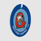 かわいい赤い車を運転するメイジー オーナメント (正面)