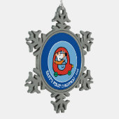 かわいい赤い車を運転するメイジー スノーフレークピューターオーナメント (左)