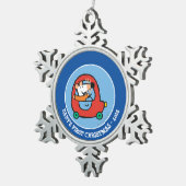 かわいい赤い車を運転するメイジー スノーフレークピューターオーナメント (右)