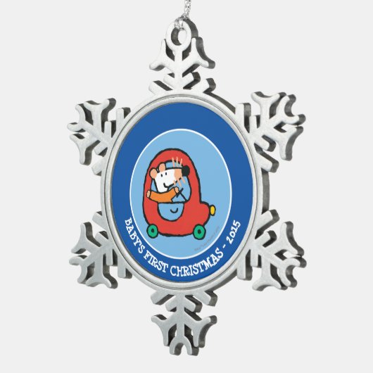 かわいい赤い車を運転するメイジー スノーフレークピューターオーナメント (右)