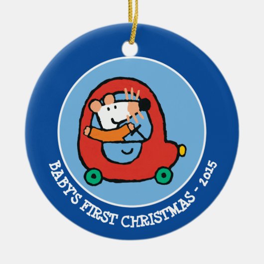 かわいい赤い車を運転するメイジー セラミックオーナメント (正面)