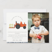 かわいい赤い錆びた農場トラクターの子供写真誕生日 サンキューカード (正面)