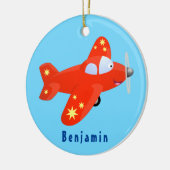 かわいい赤い飛行機飛んでいる漫画イラストレーション セラミックオーナメント (左)