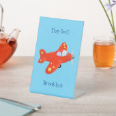 かわいい赤い飛行機飛んでいる漫画イラストレーション 台座サイン (インサイチュ)