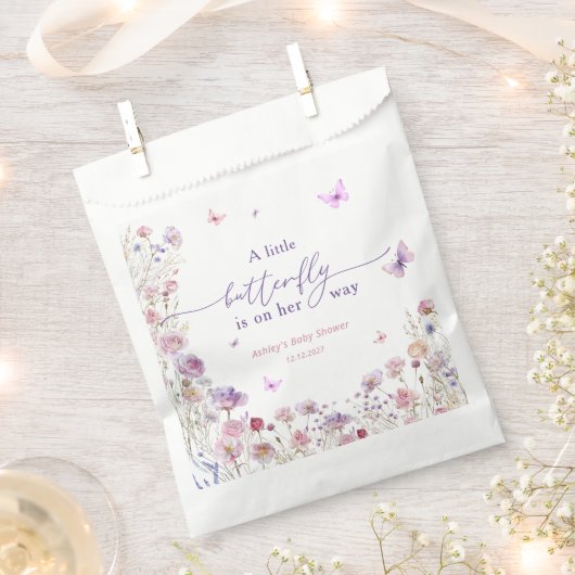 かわいい赤ちゃんシャワーの途中に小さな蝶 フェイバーバッグ (クリップ留めされた状態)