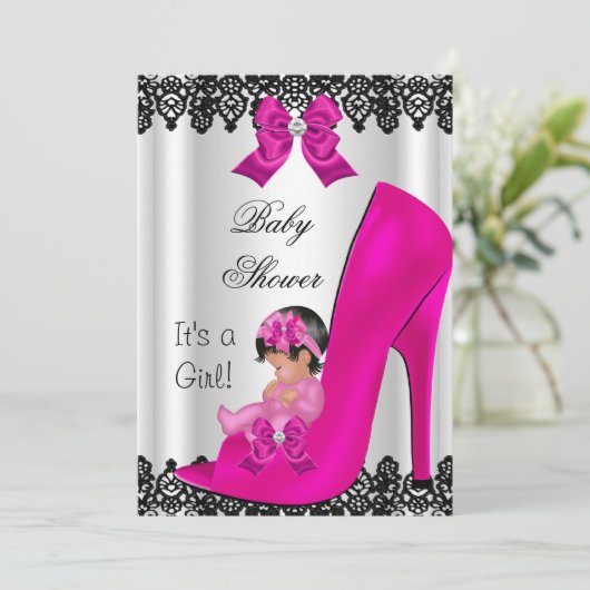 かわいい赤ちゃんシャワー女の子ホットピンクシューブラックレース 招待状 (スタンド正面)