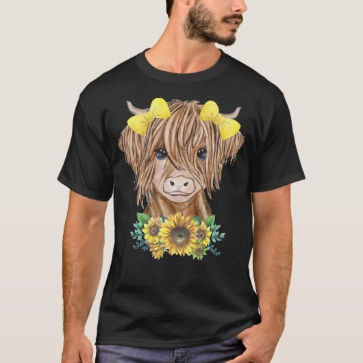 かわいい赤ちゃんハイランドカウとひまわりの子牛動物 Tシャツ (正面)