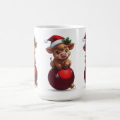 かわいい赤ちゃんハイランド牛の座る姿 コーヒーマグカップ (中央)
