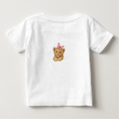 かわいい赤ちゃんライオンと蝶のシャツ ベビーTシャツ (裏面)
