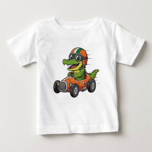 かわいい赤ちゃんワニレースカードライバー ベビーTシャツ (正面)