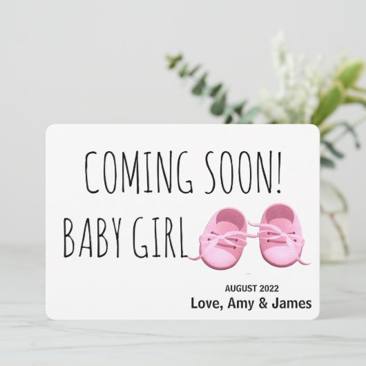 かわいい赤ちゃん女の子の来靴の間のピンク妊娠 案内状 (スタンド正面)