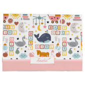 かわいい赤ちゃん女の子ピンクのパターン名ベビーシャワー ラージペーパーバッグ (裏面)