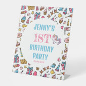 かわいい赤ちゃん女の子ユニコーン任意の年齢の誕生日パーティー 台座サイン (正面)