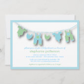 かわいい赤ちゃん服を着た男の子用シャワー 招待状 (正面)