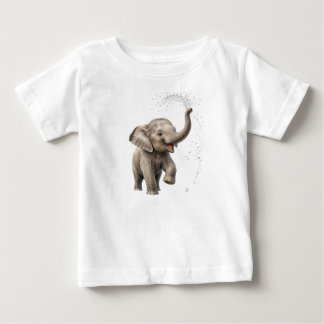 かわいい赤ちゃん象の川での水遊び 野生の魅力 ベビーTシャツ