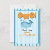 かわいい赤ちゃん青いクジラ 1歳 誕生日 ストライプ サンキューカード (正面)
