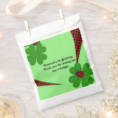 かわいい赤と緑のてんとう虫 1歳の誕生日プレゼントバッグ フェイバーバッグ (クリップ留めされた状態)