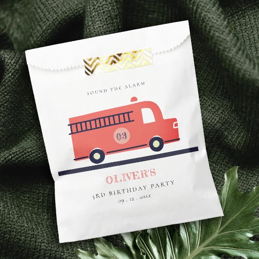 かわいい赤の海軍の消防車のエンジン任意の年齢誕生日 フェイバーバッグ