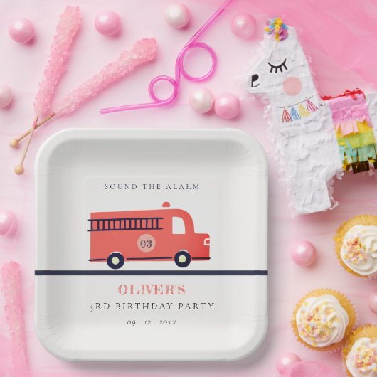 かわいい赤の海軍の消防車のエンジン任意の年齢誕生日 ペーパープレート (パーティー)