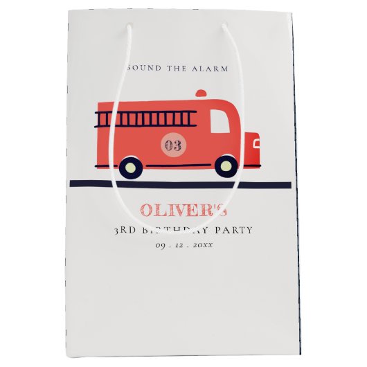 かわいい赤の海軍の消防車のエンジン任意の年齢誕生日 ミディアムペーパーバッグ (正面)