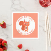 かわいい赤リスパーソナライズされたマンガの誕生日 スタンダードカクテルナプキン (インサイチュ)