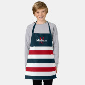 かわいい赤白青ストライプズモノグラムキッズ エプロン (着用した状態)