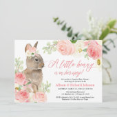 かわいい赤面ピンクイースターバニーカップルベビーシャワー 招待状 (スタンド正面)