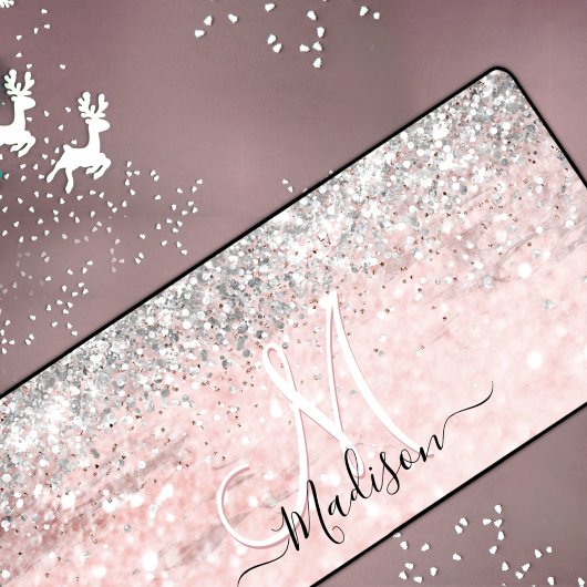 かわいい赤面フェイクピンク銀グリッターモノグラム デスクマット